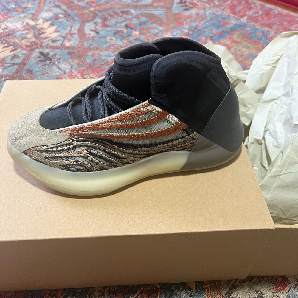 Yeezy quantum, never worn!!